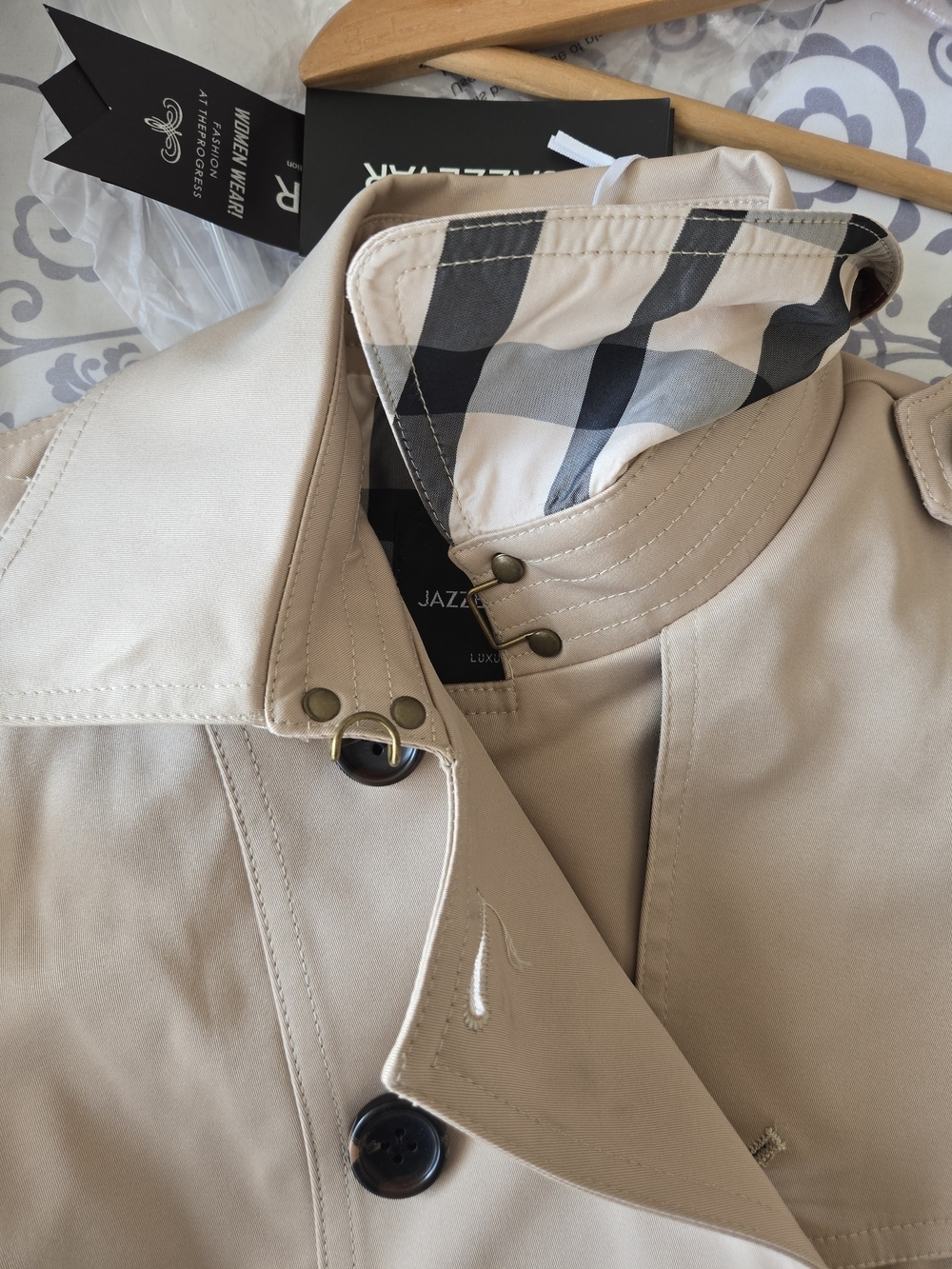 Classic Beige Double-Breasted Trench Coat Size Small – Brand New Belted Jacket - Picture 12 of 13